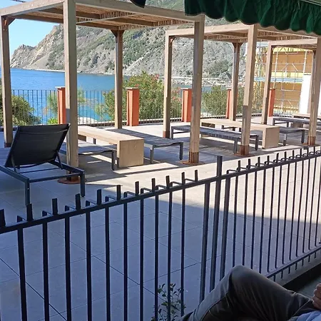Sea View Viviana מונטרוסו אל מארה